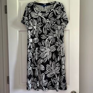 Apt 9 Black A Line Short Sleeved Dress with Pockets Size medium